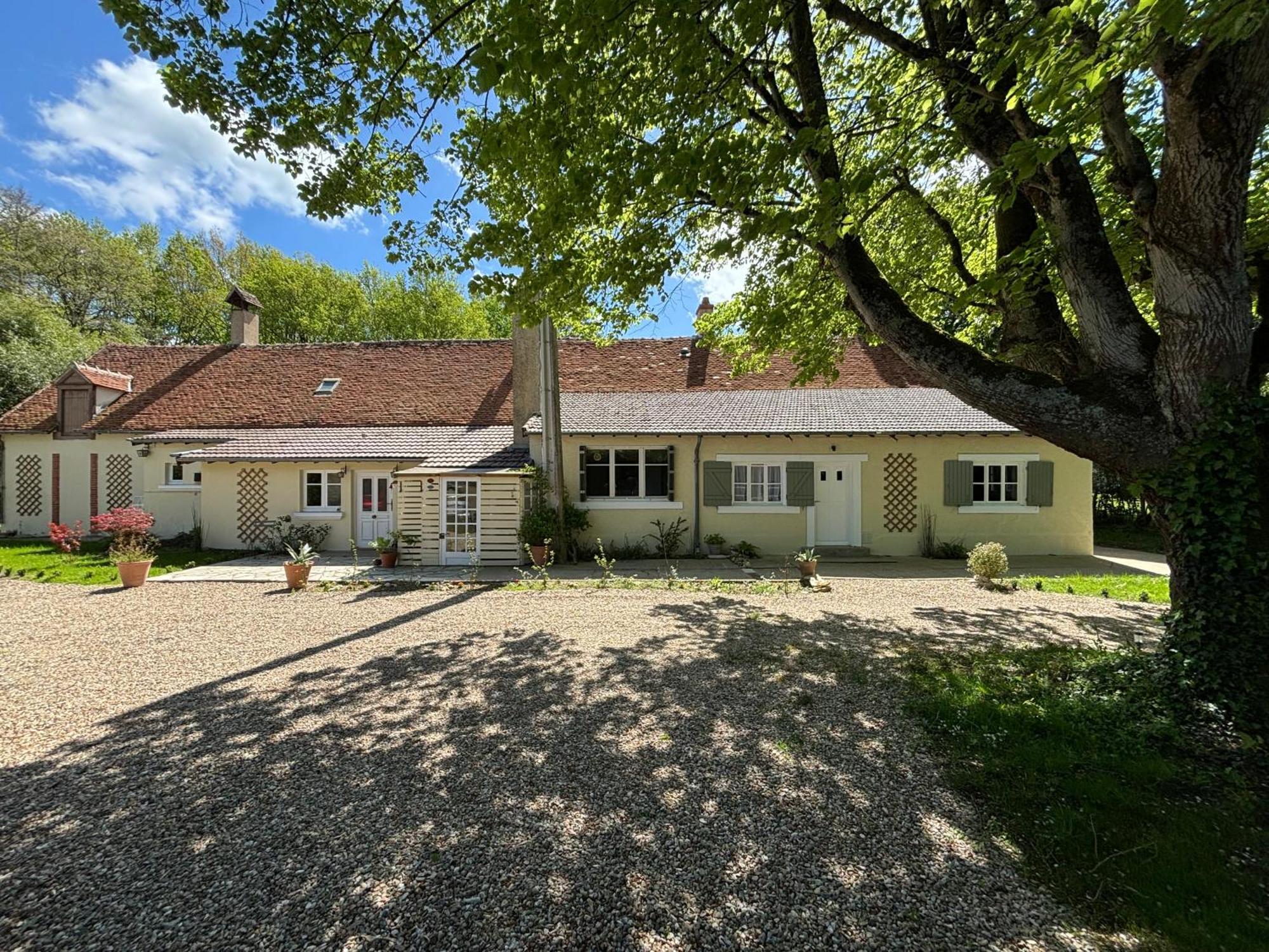La Haute Tremiere Charenton-du-Cher Bagian luar foto