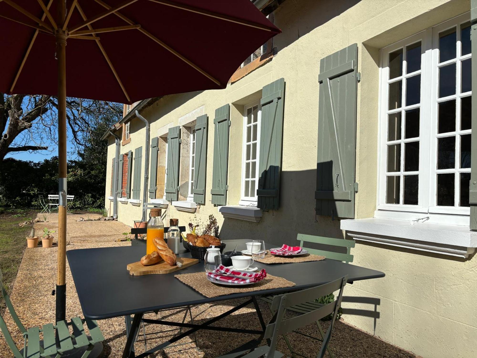 La Haute Tremiere Charenton-du-Cher Bagian luar foto